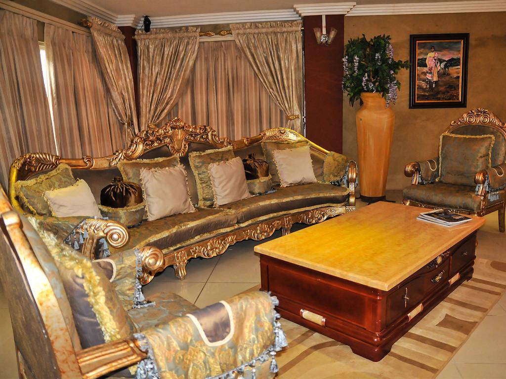 2Ten Hotel Sibasa Extérieur photo