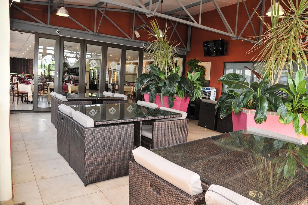 2Ten Hotel Sibasa Extérieur photo