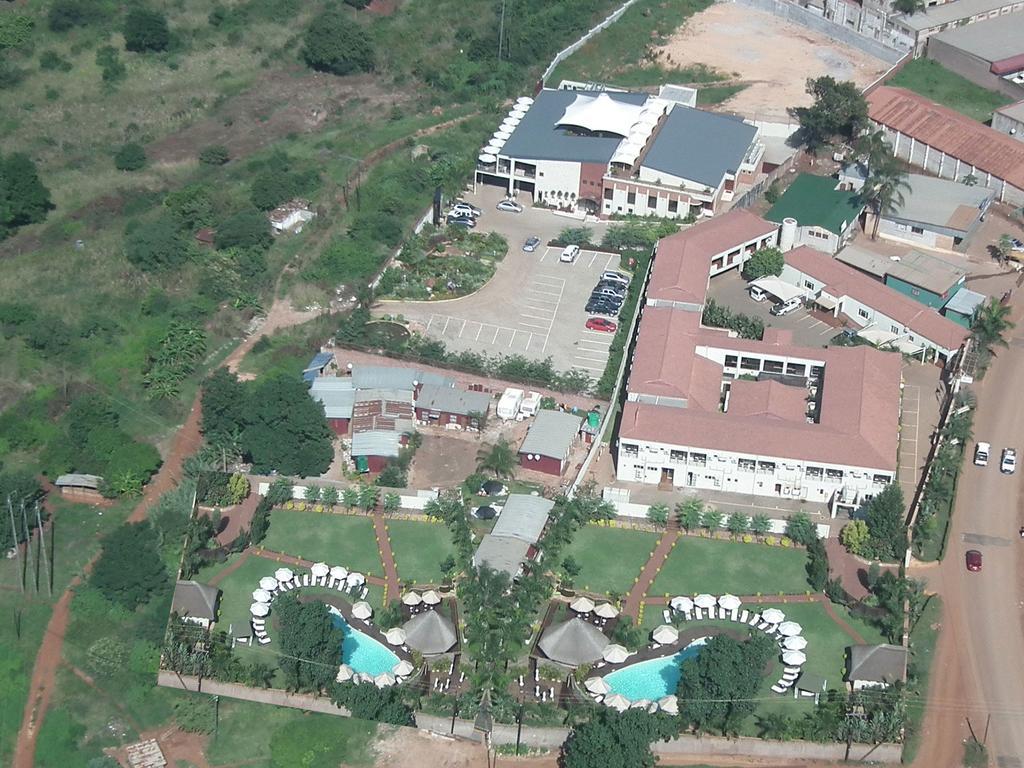 2Ten Hotel Sibasa Extérieur photo