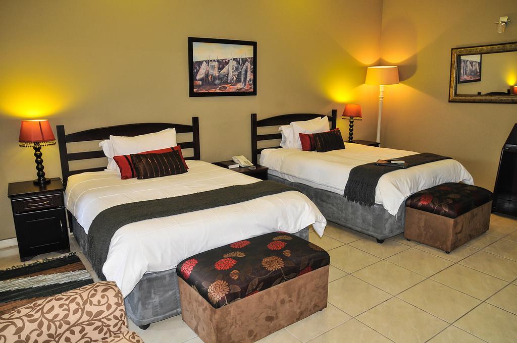 2Ten Hotel Sibasa Extérieur photo