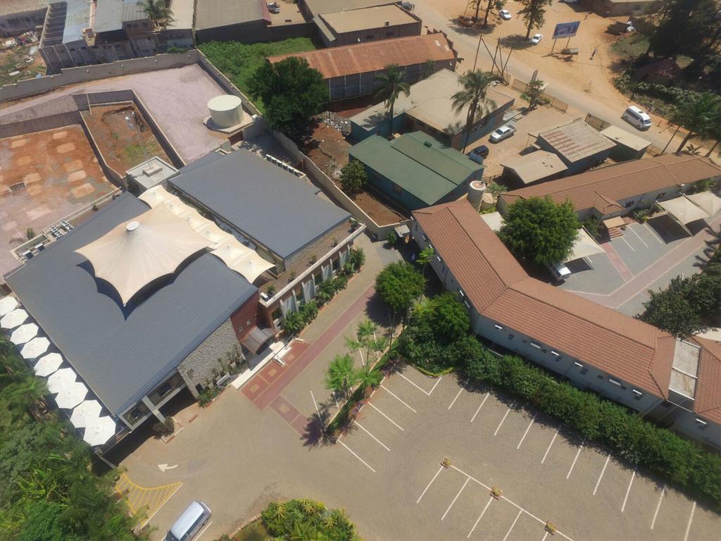 2Ten Hotel Sibasa Extérieur photo