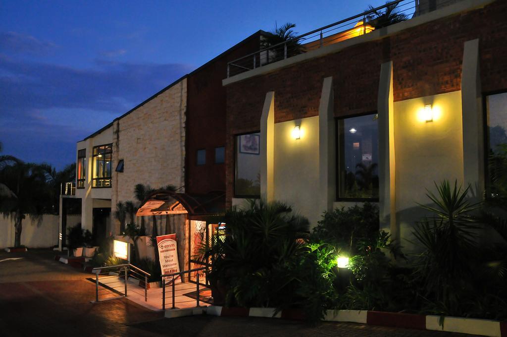 2Ten Hotel Sibasa Extérieur photo