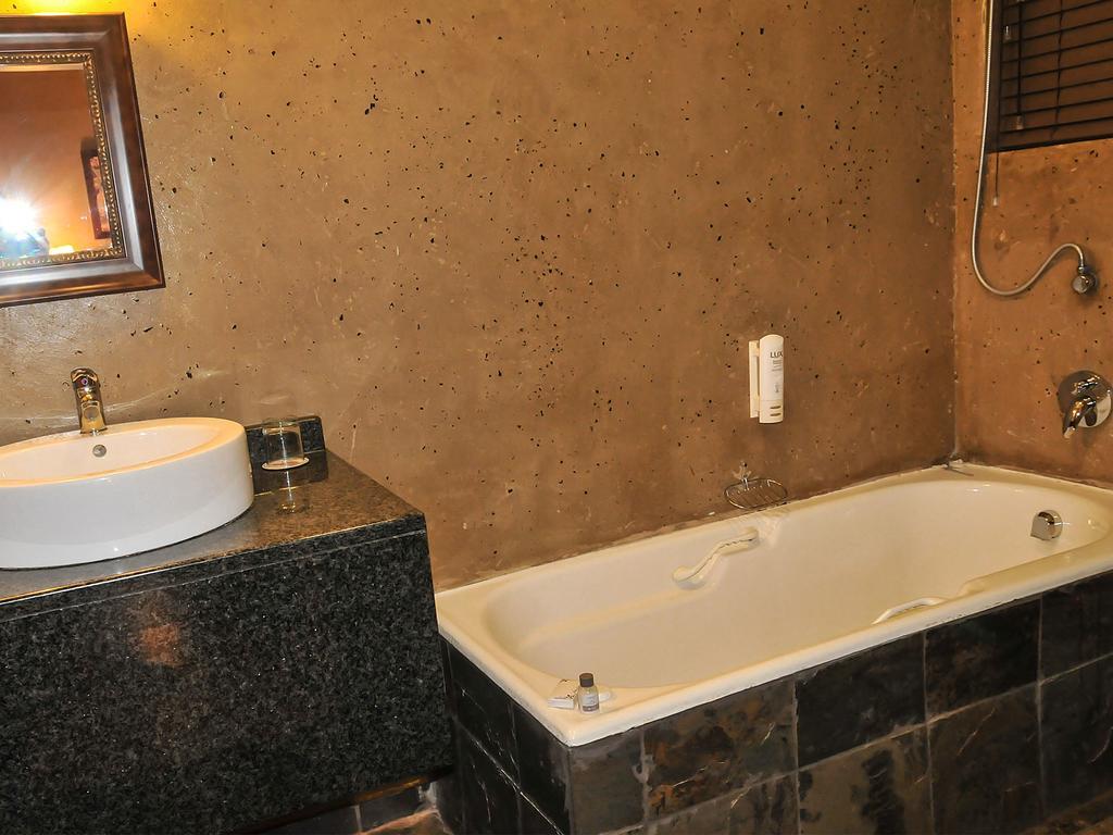 2Ten Hotel Sibasa Extérieur photo